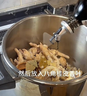 大虾鸡爪煲的做法 步骤6