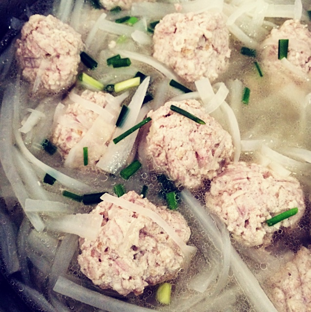 【10分钟系列】白萝卜豆腐圆子汤