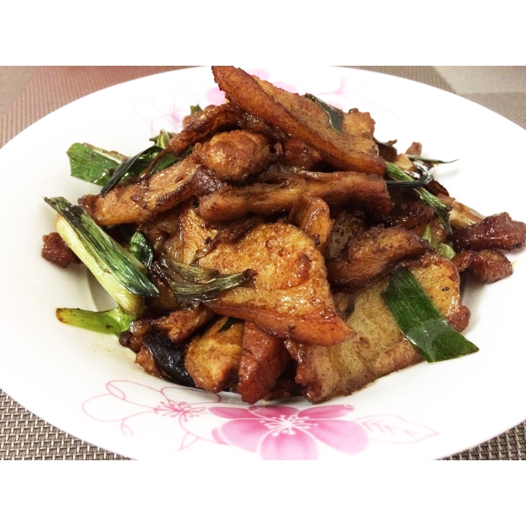 家常青椒干煸五花肉