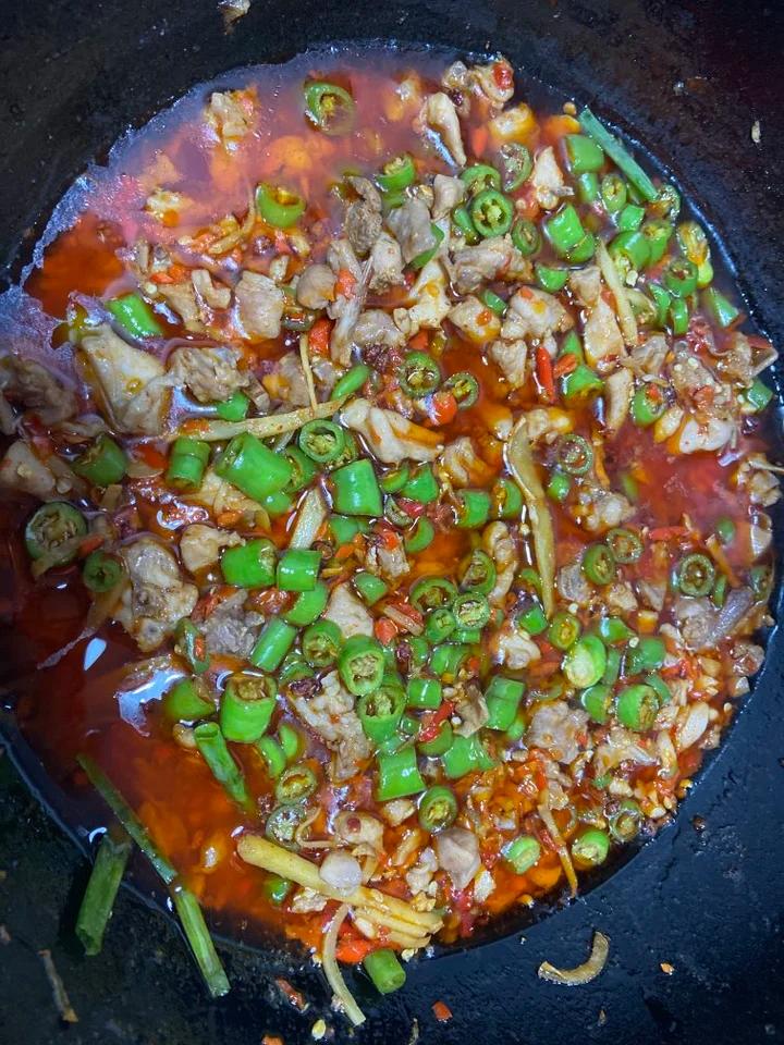 厨师长教你：自贡名菜“鲜锅兔”的家常做法，味道很赞先收藏起来
