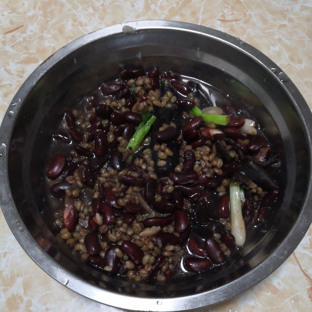 鲍汁红腰豆焖燕麦花胶海参