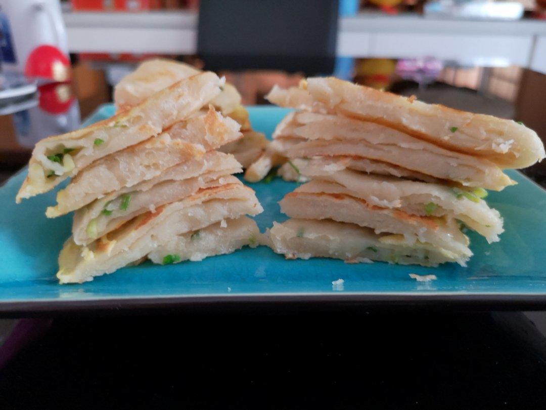 鸡蛋葱油饼                  （更新饼坯保存方法）