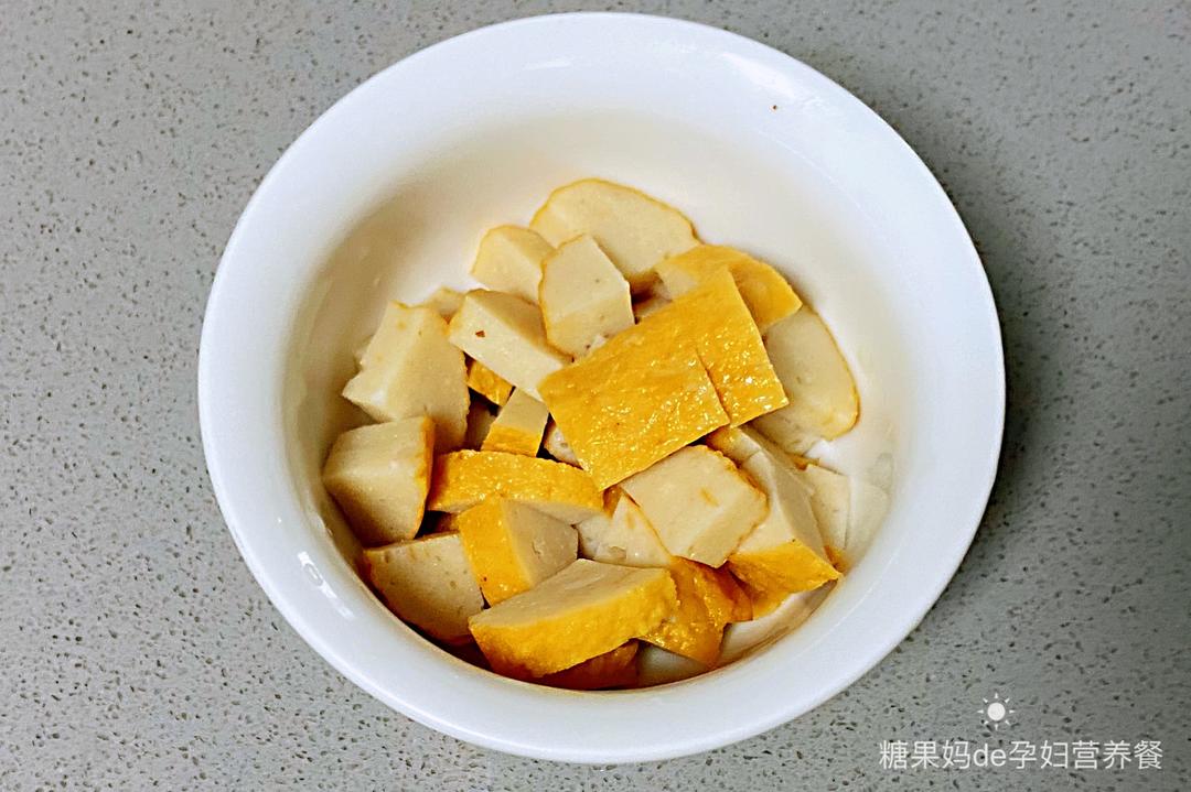 【孕妇食谱】丝瓜烩鱼饼，甜鲜美味，色泽鲜艳、低脂又营养～的做法 步骤4