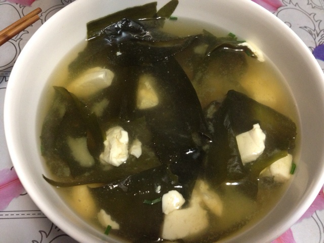 豆腐裙带菜味噌汤