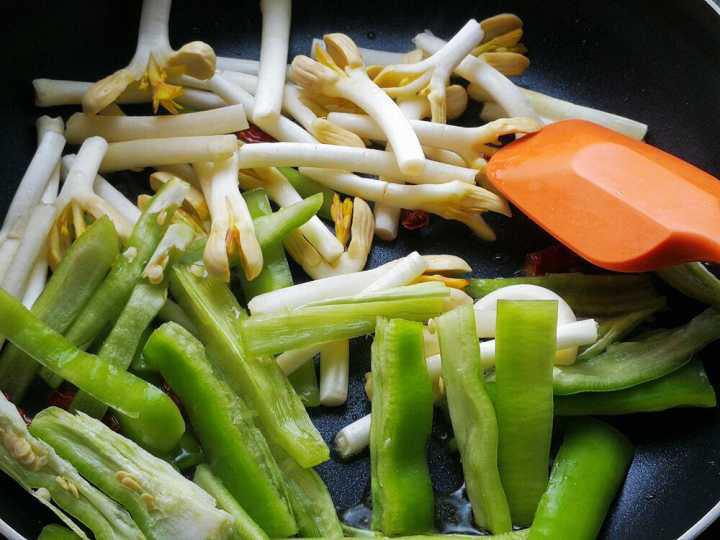 辣炒花生芽(附視頻:發花生芽的方法)·圓滿素食的做法 步驟5