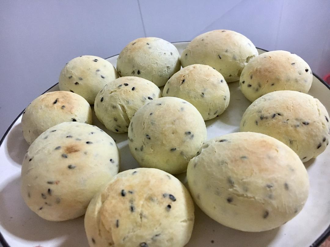 芝麻肉松麻薯包