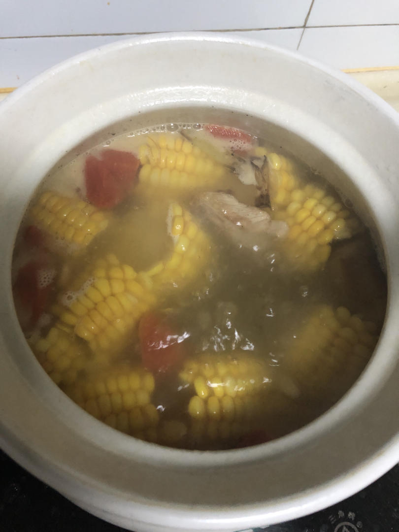 滋补养生 —— 玉米胡萝卜清炖排骨汤🌽