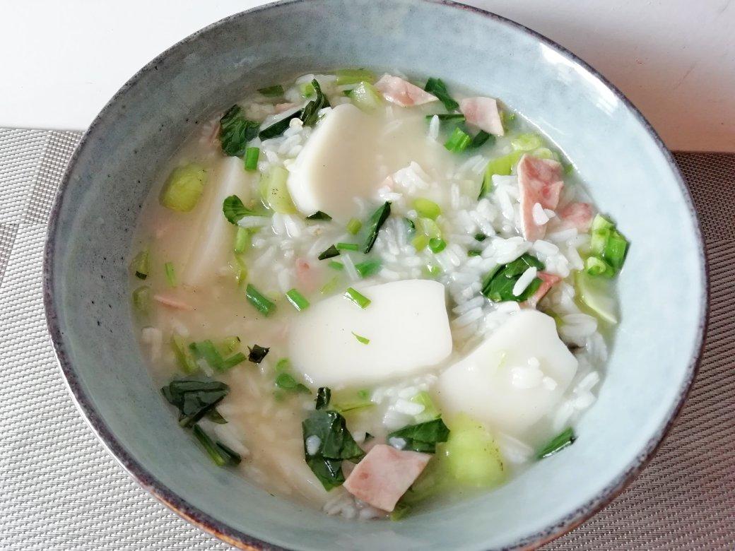 tulip沁做的青菜火腿年糕泡饭