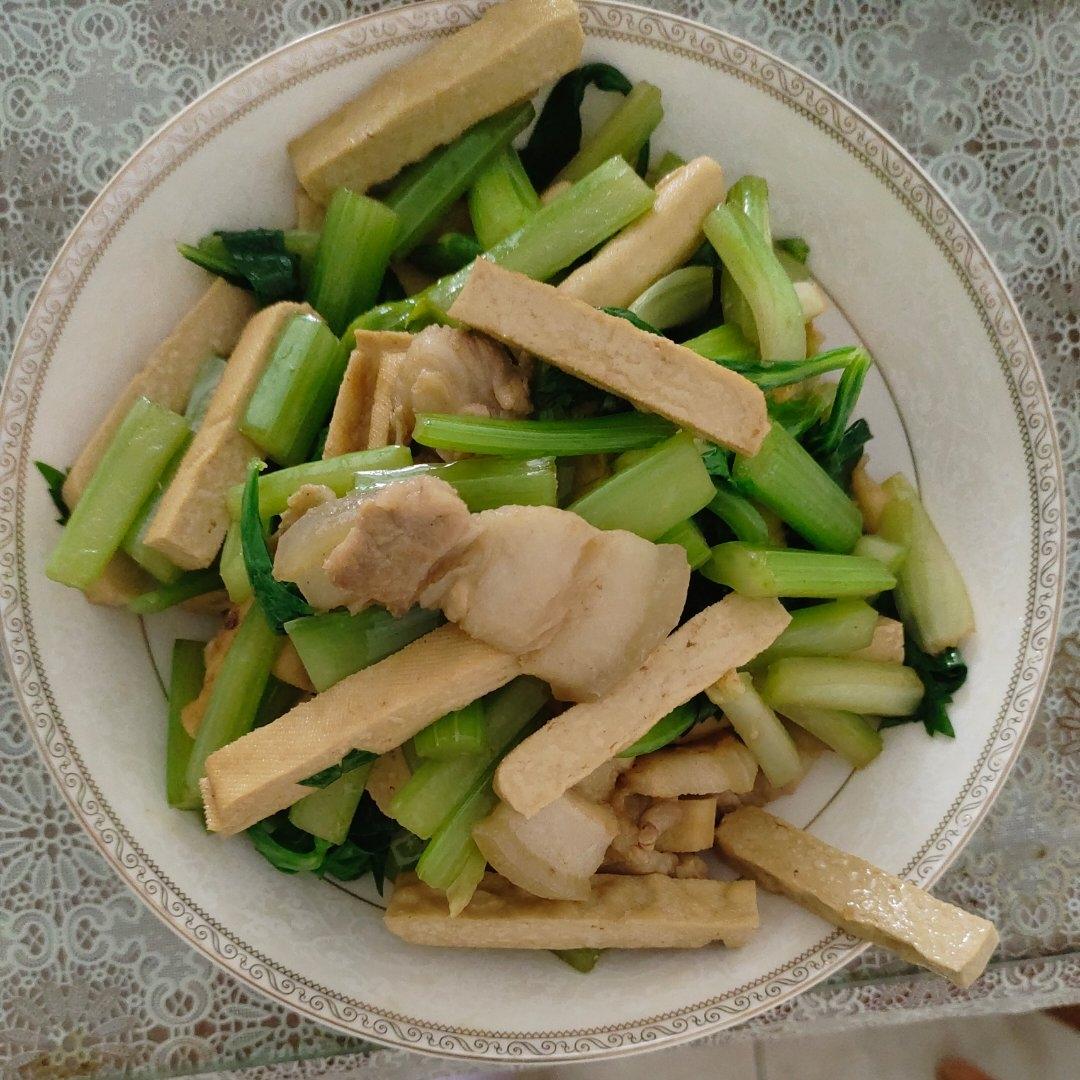 午餐晚餐简单快手下饭菜芹菜炒香干