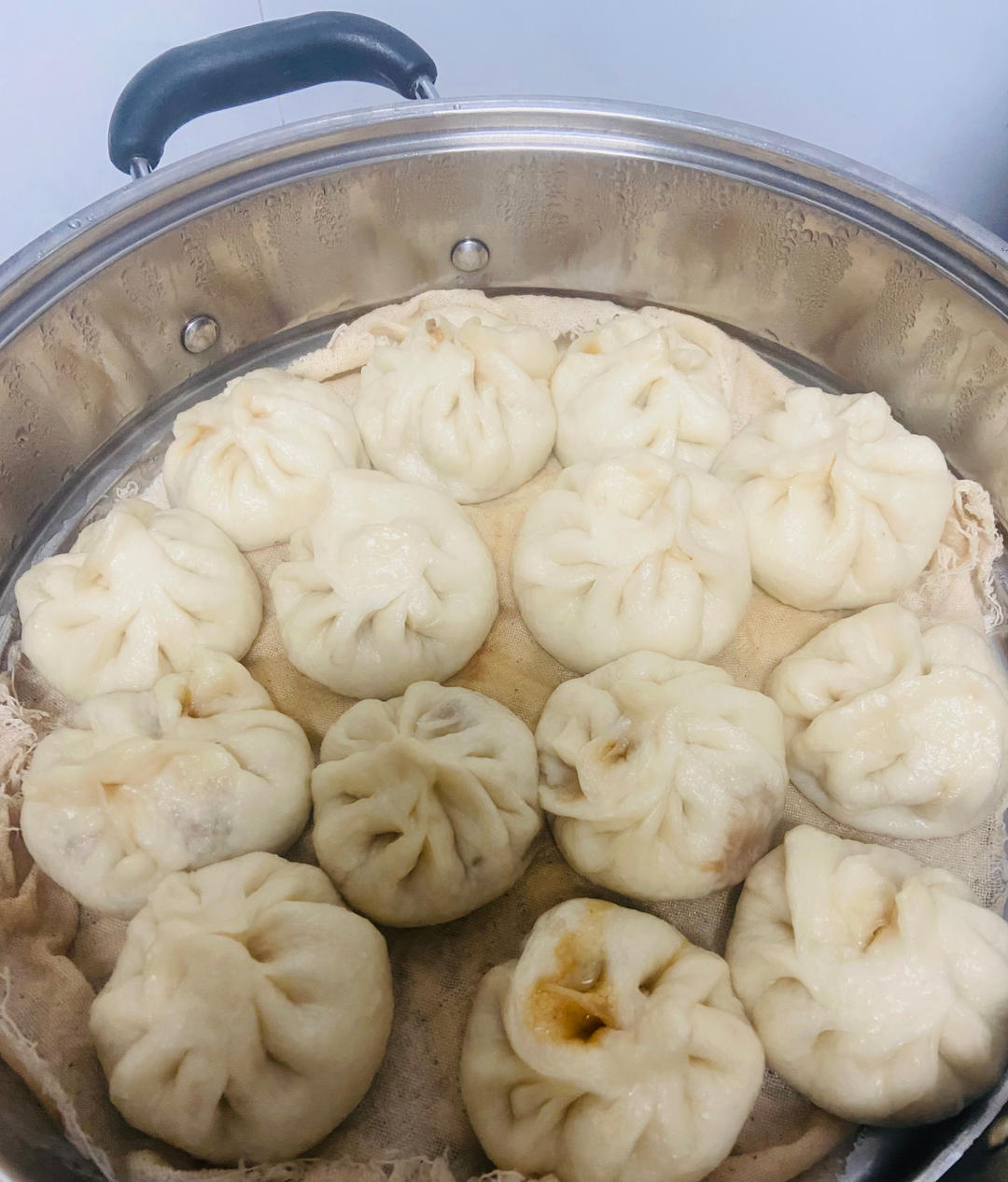 鲜嫩多汁的牛肉包子