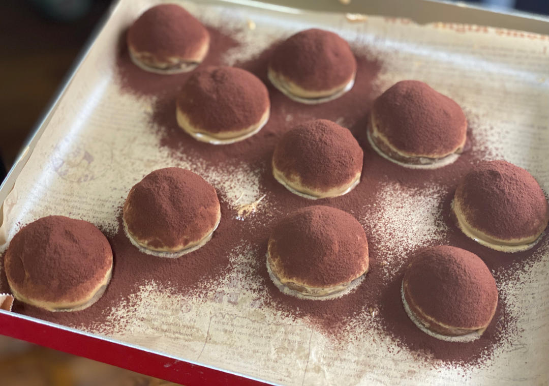 泡芙的进阶版草莓软心的脏脏泡芙，闲下来有空做做巧克力控最爱！