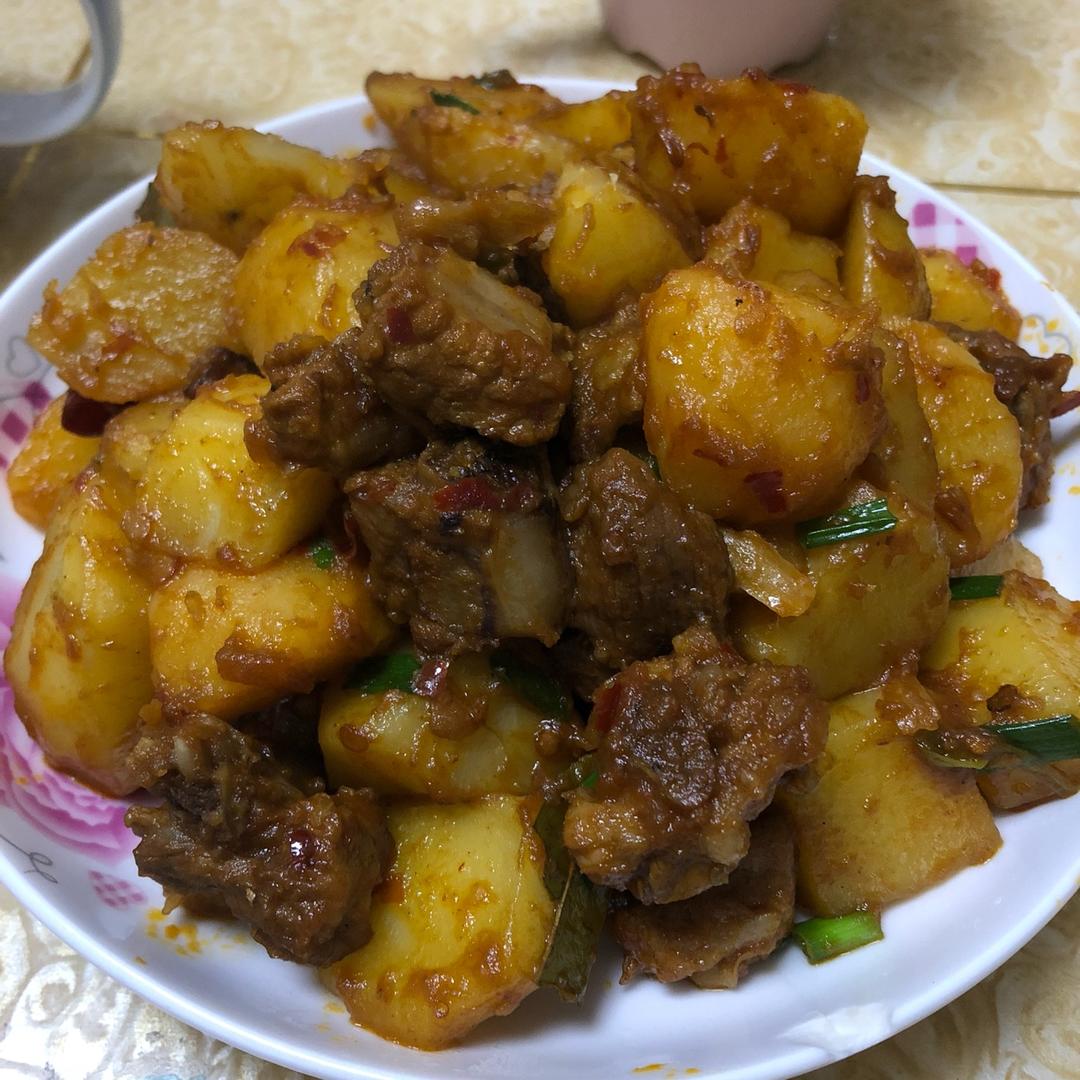 超级下饭的土豆烧排骨