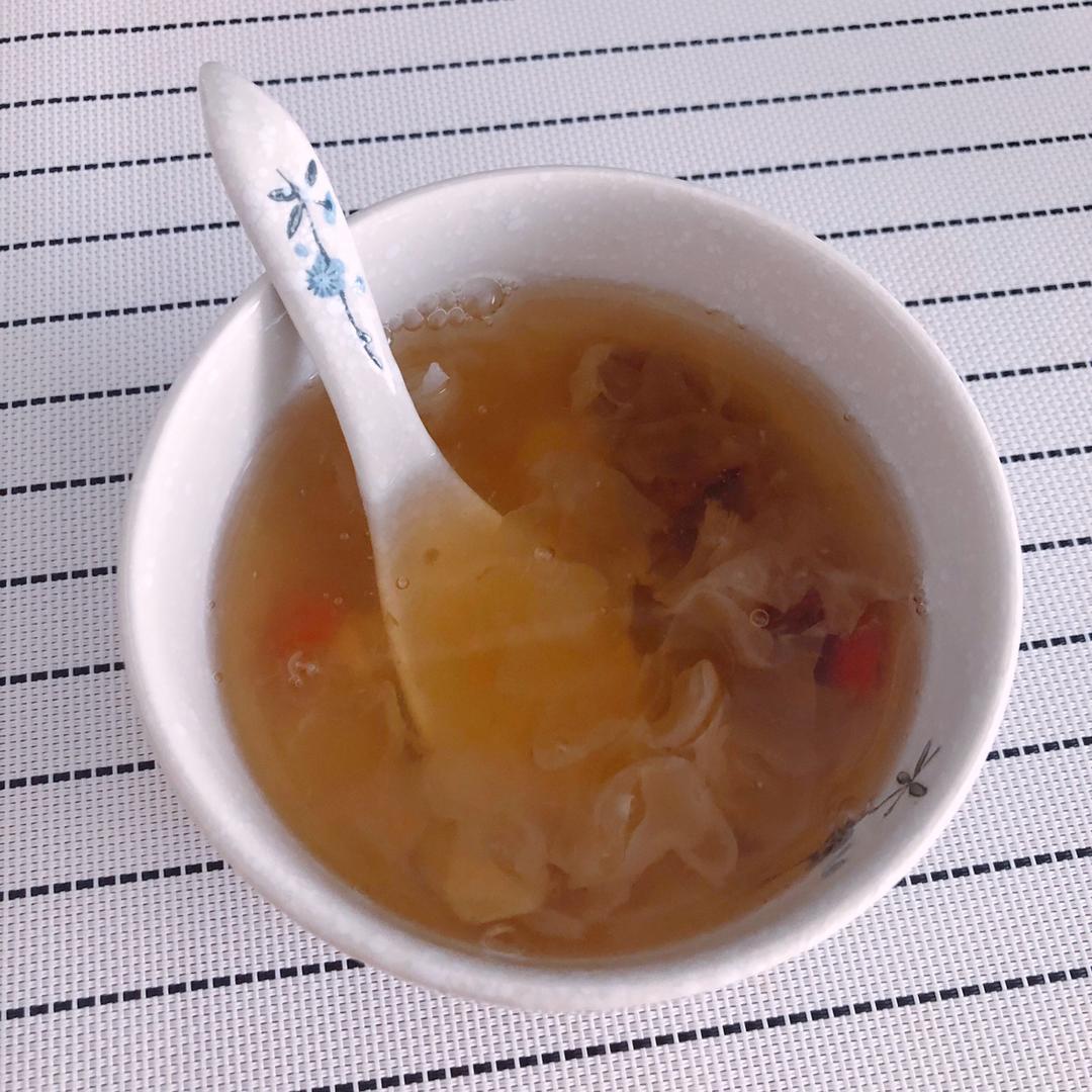 莲子银耳百合羹