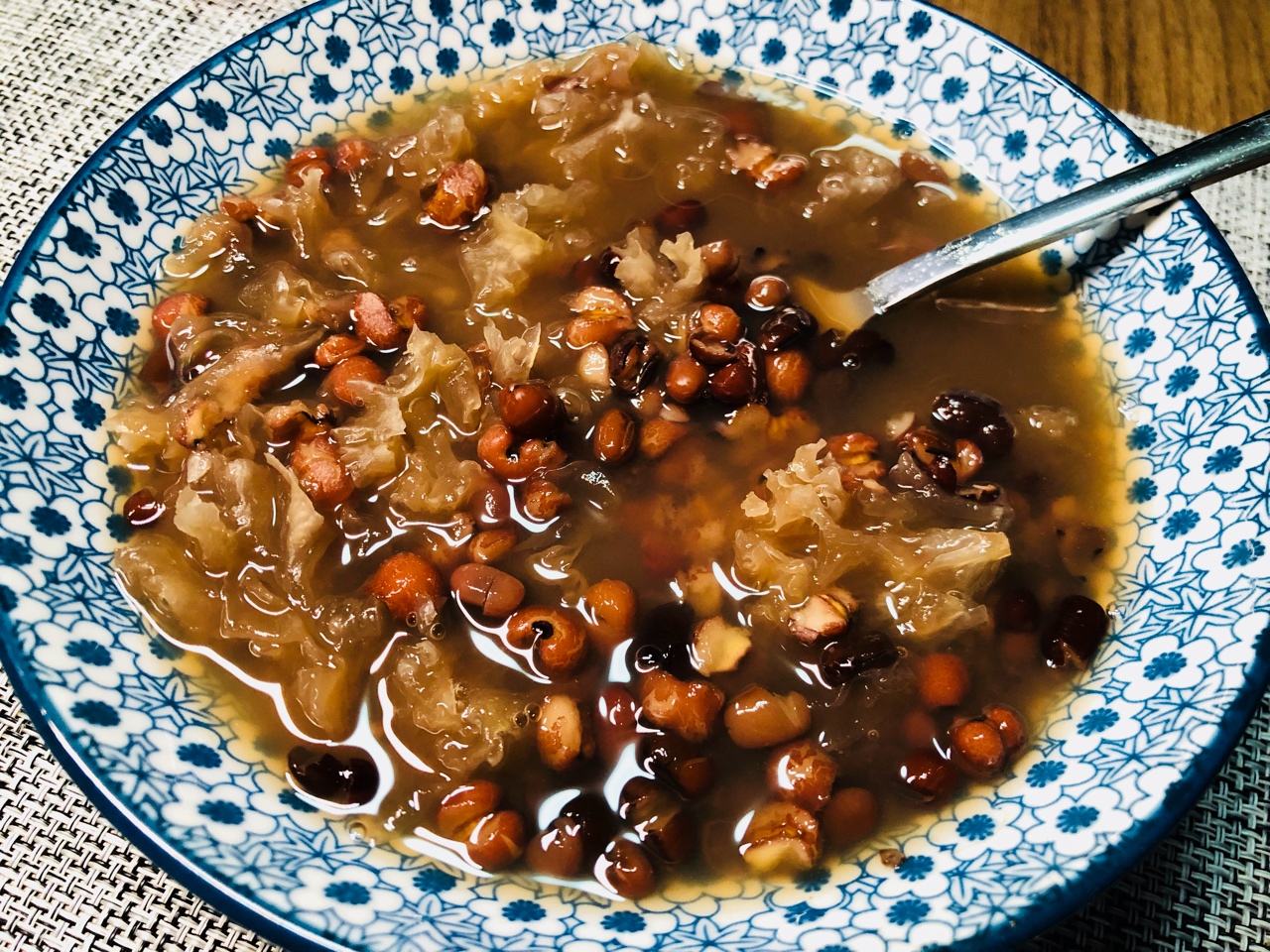 红豆薏米银耳糖水