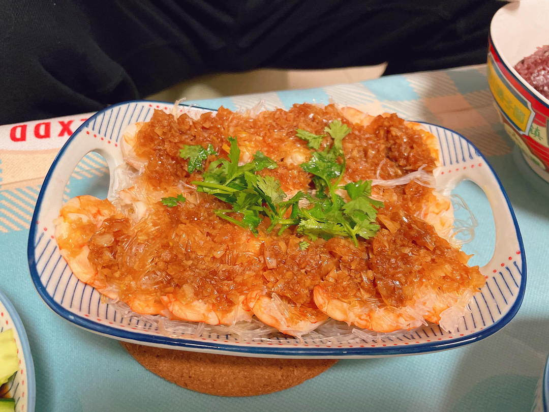 【蒜蓉粉丝蒸虾】