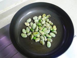 小吃-炒蚕豆的做法 步骤3