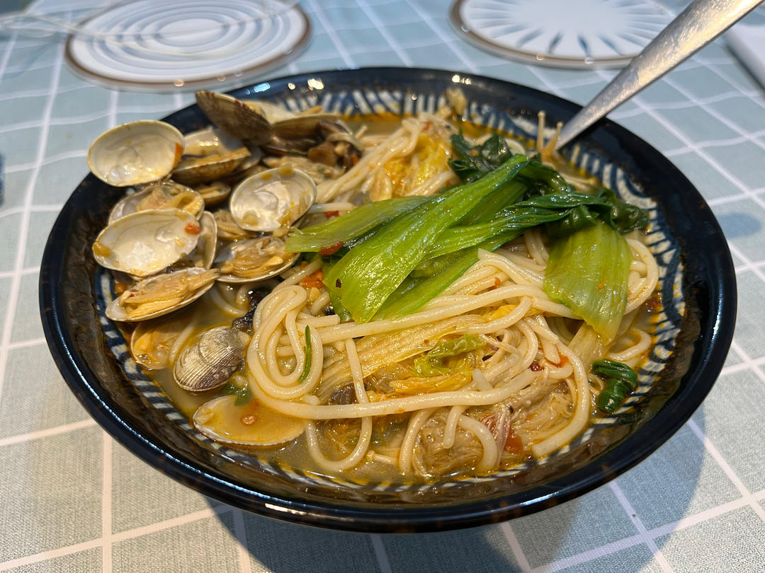 会上瘾的蒜蓉花甲米线