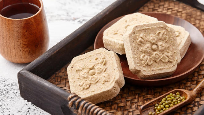 【甜蜜工坊】青蔻蜜豆绿豆糕的做法