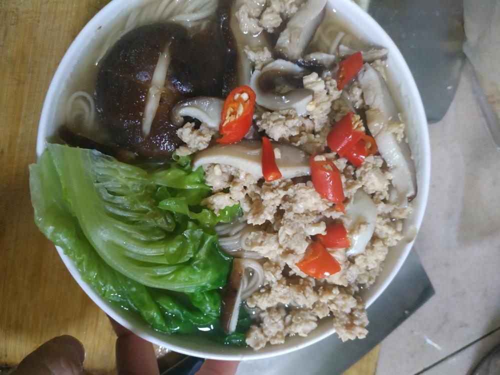 减脂餐—香菇鸡肉荞麦面的做法