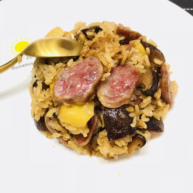 腊肠香菇青菜炒饭