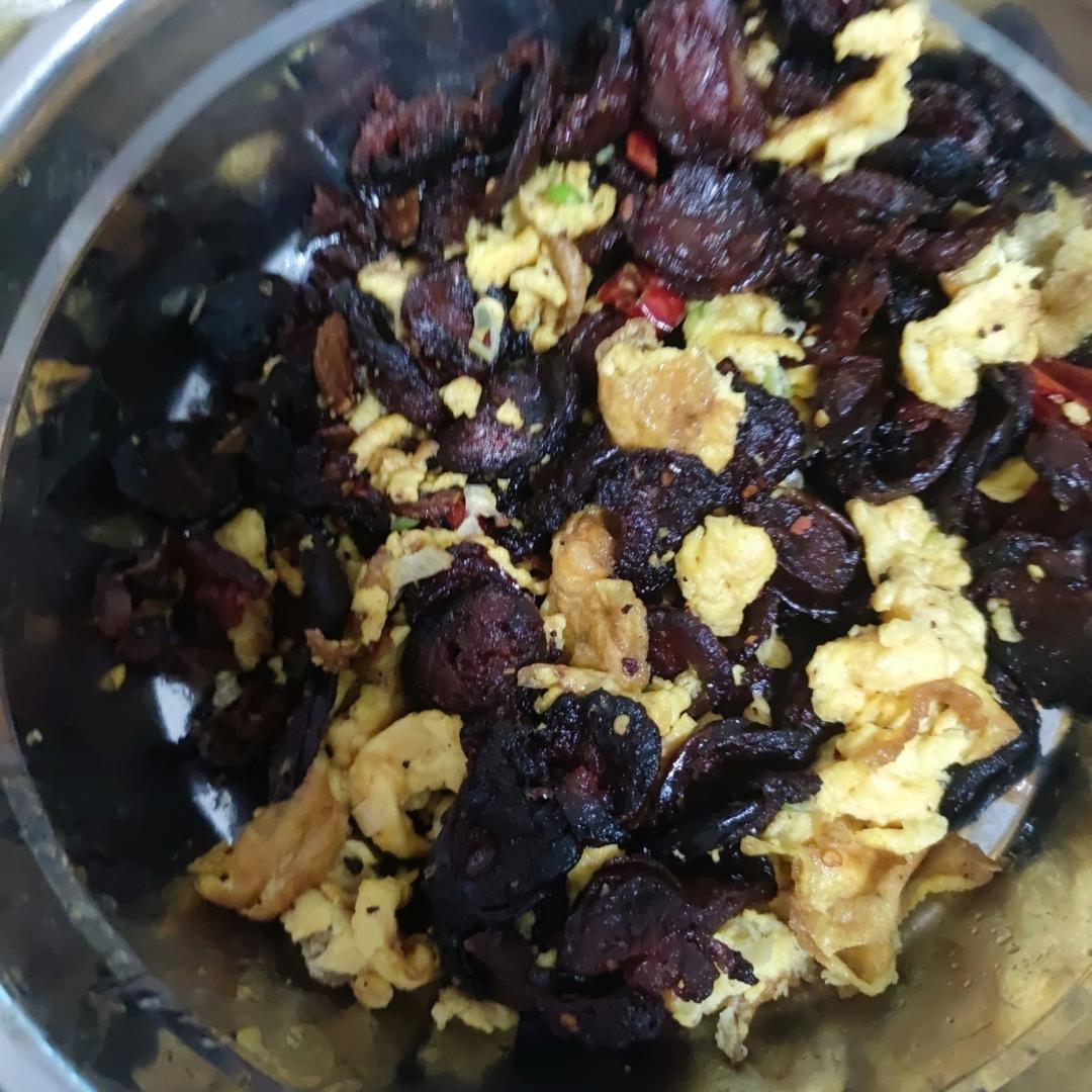 腊肠炒鸡蛋