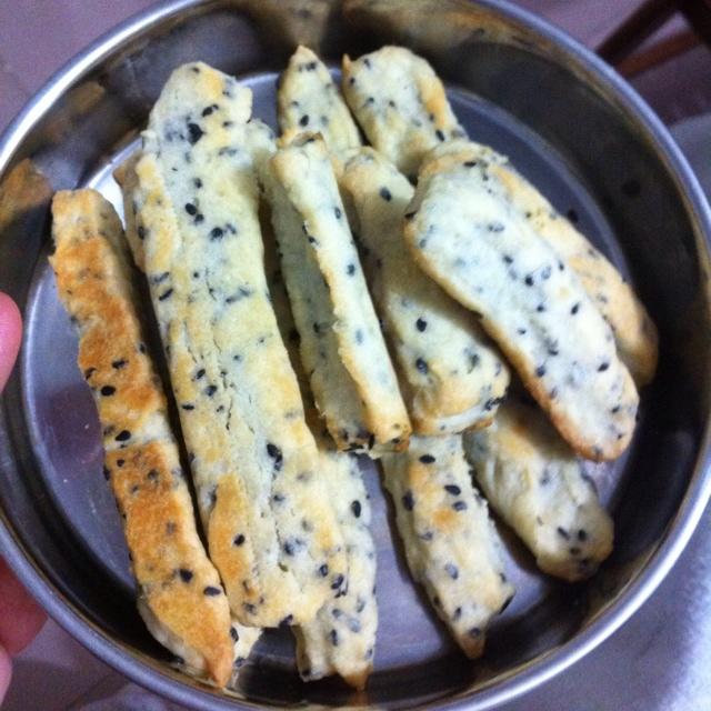 多余打发奶油的用法：香脆芝麻饼干