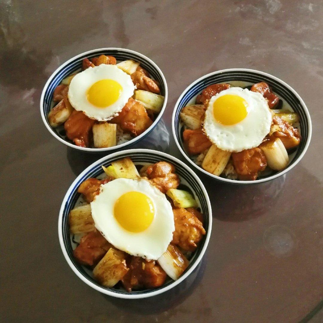 鸡肉大葱盖饭