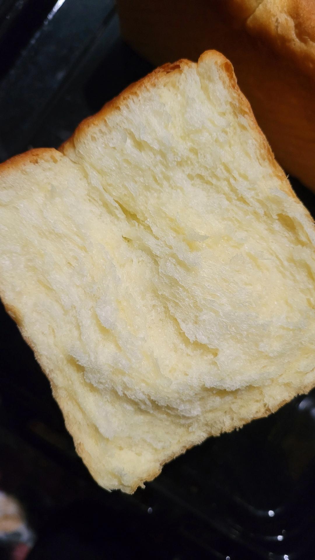 奶香纯粹的重料淡奶油吐司