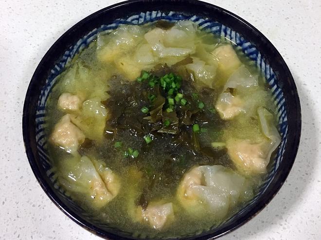 酸菜黄鱼汤（馄饨、面条、水饺）的做法