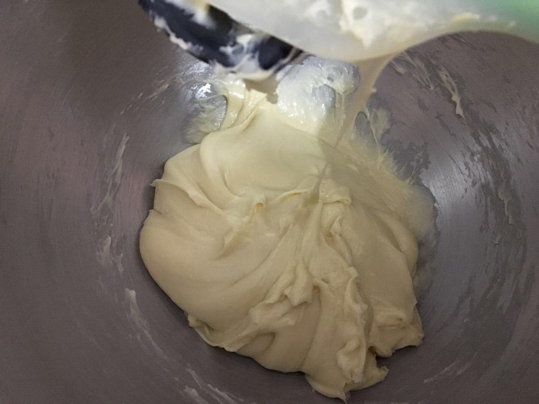 蒜香肠仔包
