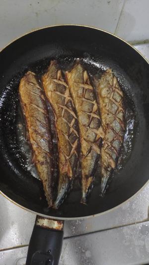 为你的盒饭加个菜吧--香煎秋刀鱼的做法 步骤3