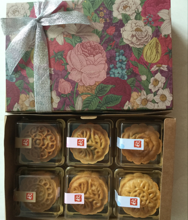 广式月饼—蛋黄莲蓉月饼