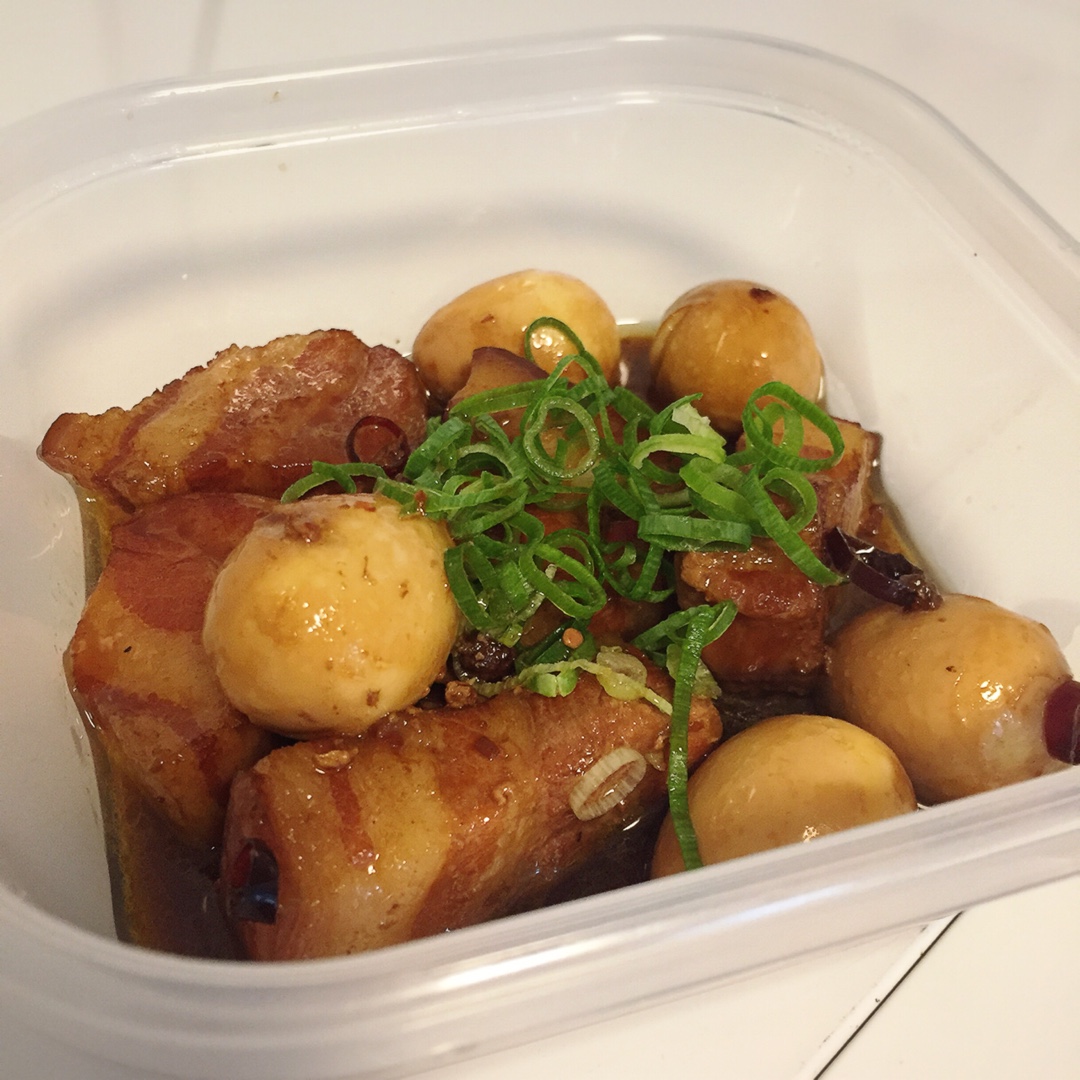 吃着碗里望着锅里的红烧肉