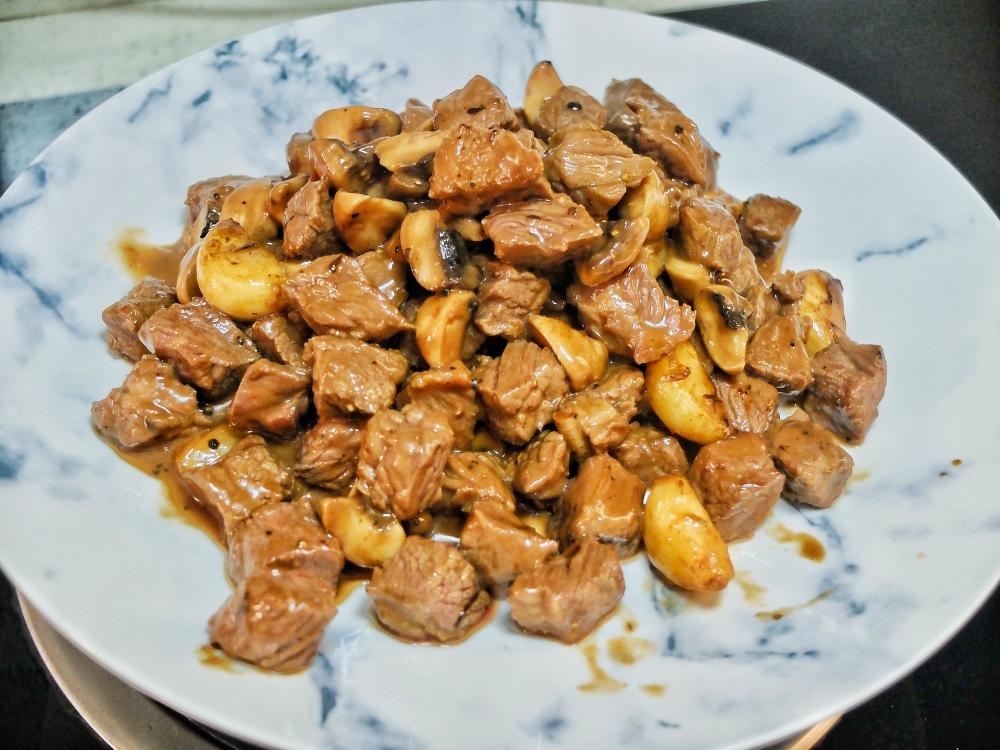 想连吃三天的「金蒜子牛肉粒」的做法