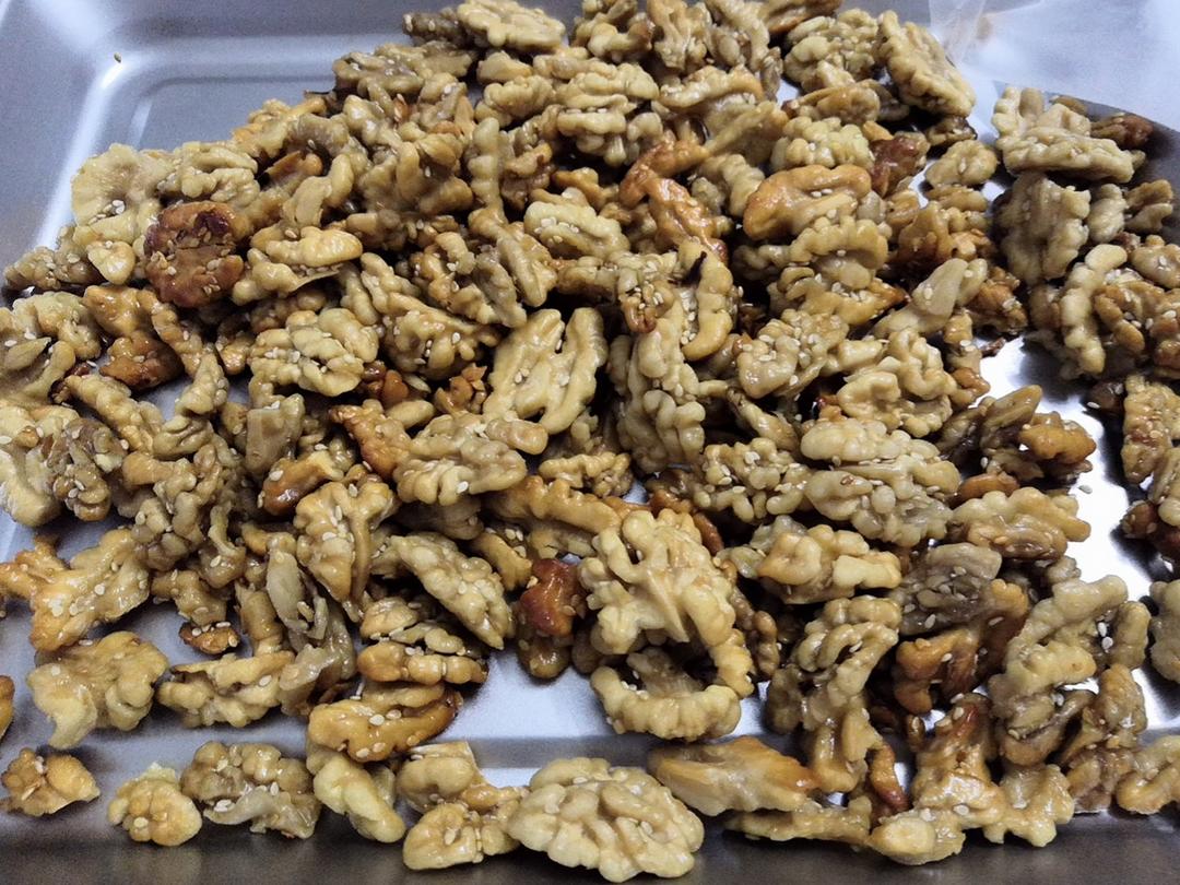 解放双手【蜂蜜琥珀核桃仁】—无油低糖超快手零失败（面包机版，比烤箱好）