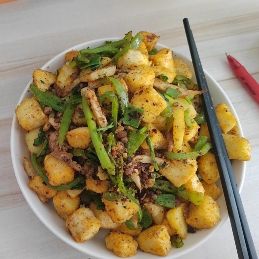 无语了！男友夜宵连续吃了一个月的炒馒头