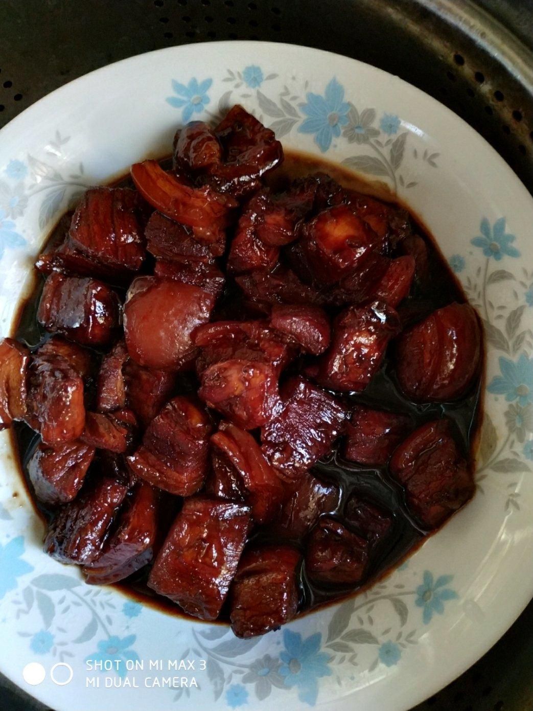 吃着碗里望着锅里的红烧肉