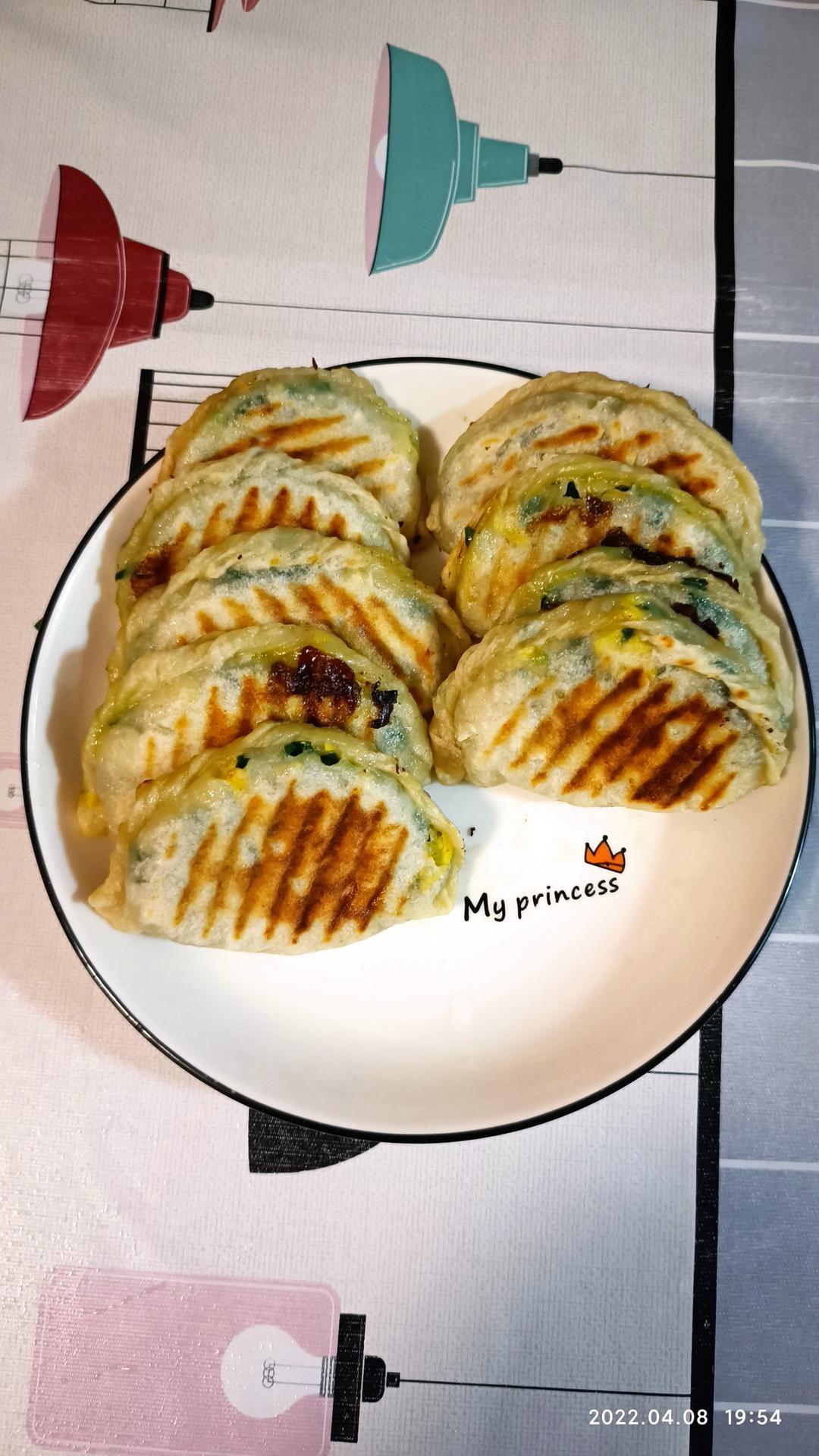 【虾皮鸡蛋韭菜盒子+捏花边儿手法教程】