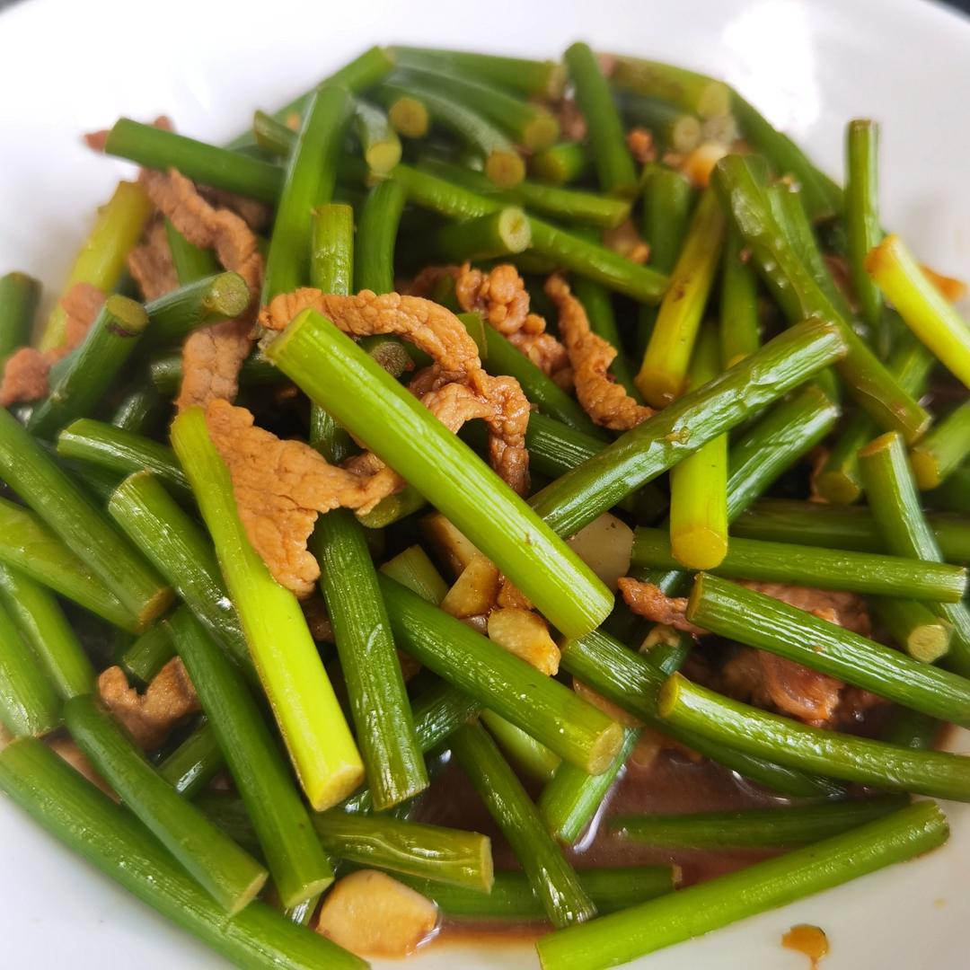 简单易做的下饭菜－蒜苔炒肉