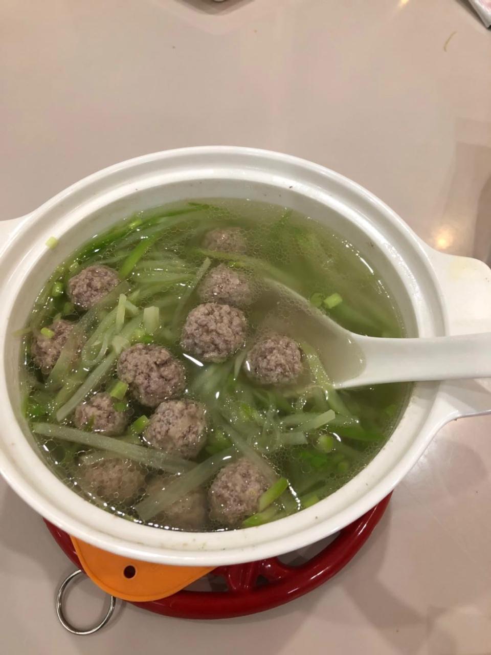 【10分钟系列】白萝卜豆腐圆子汤