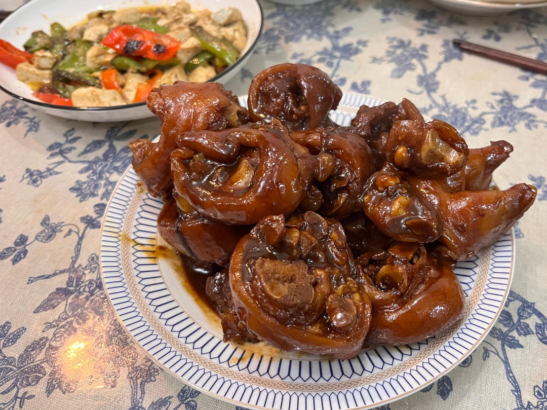美味的家常菜：红烧猪蹄