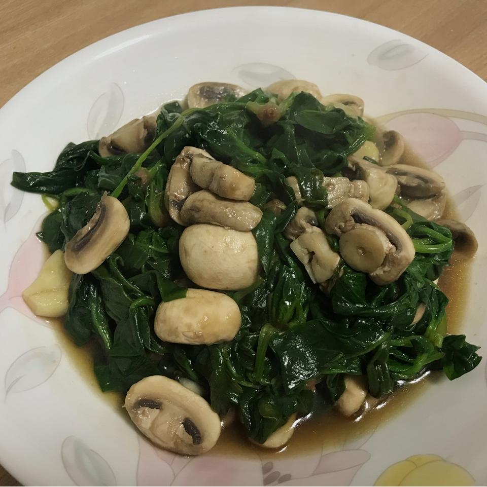 菠菜炒蘑菇