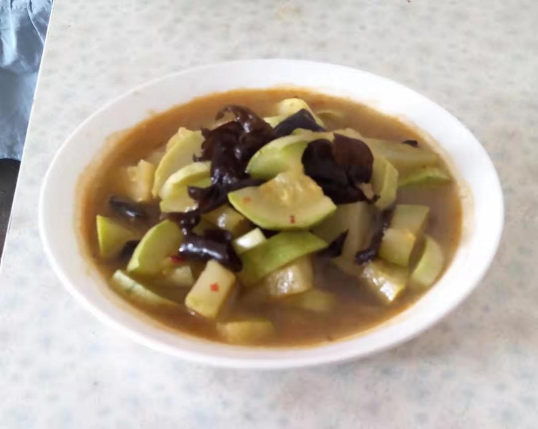 木耳烧西葫芦（无油素食）的做法