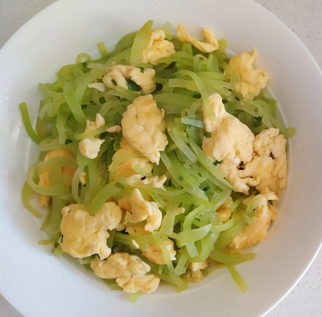 莴笋炒鸡蛋