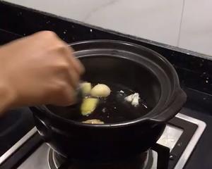 🍅番茄酸菜牛肉煲的做法 步骤1