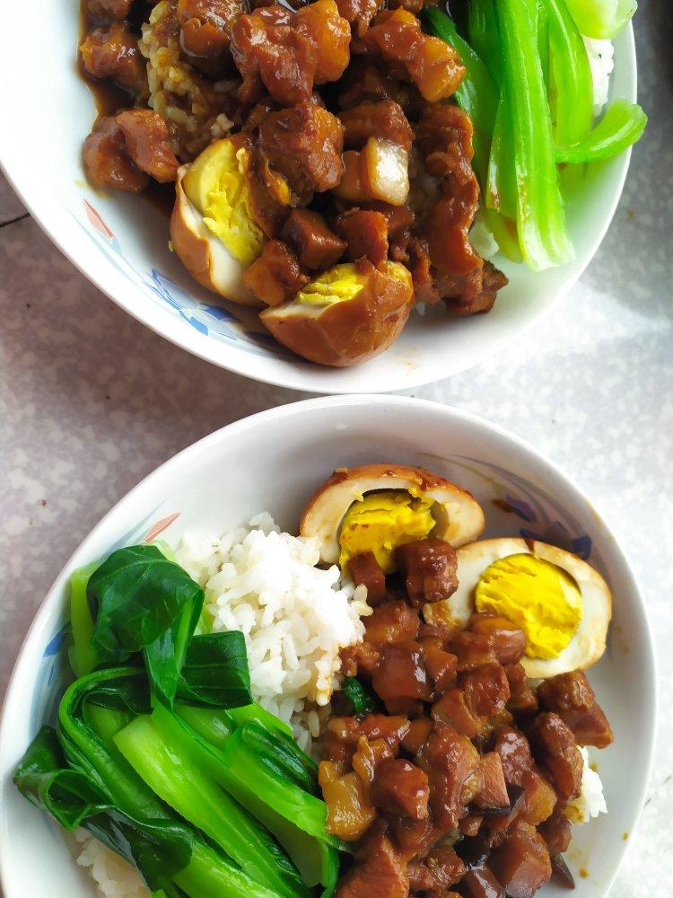 洋葱酥卤肉饭