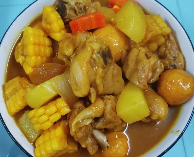 咖喱鸡鱼蛋洋葱胡萝卜土豆玉米的做法