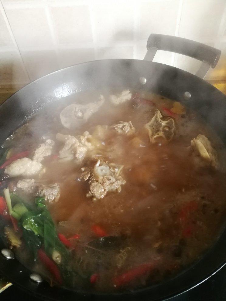 堂妈教你做红汤羊蝎子火锅