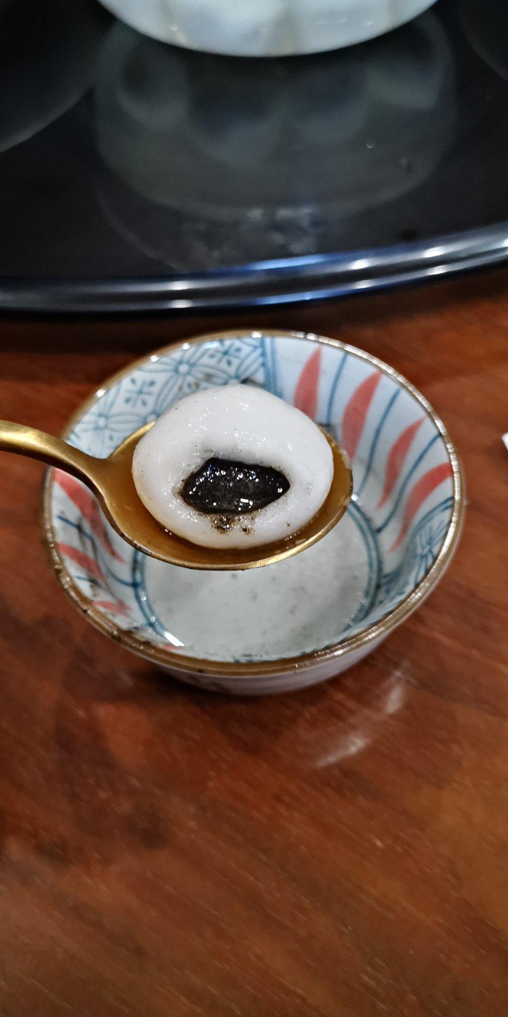 家传黑芝麻汤圆馅心
（黑洋酥）