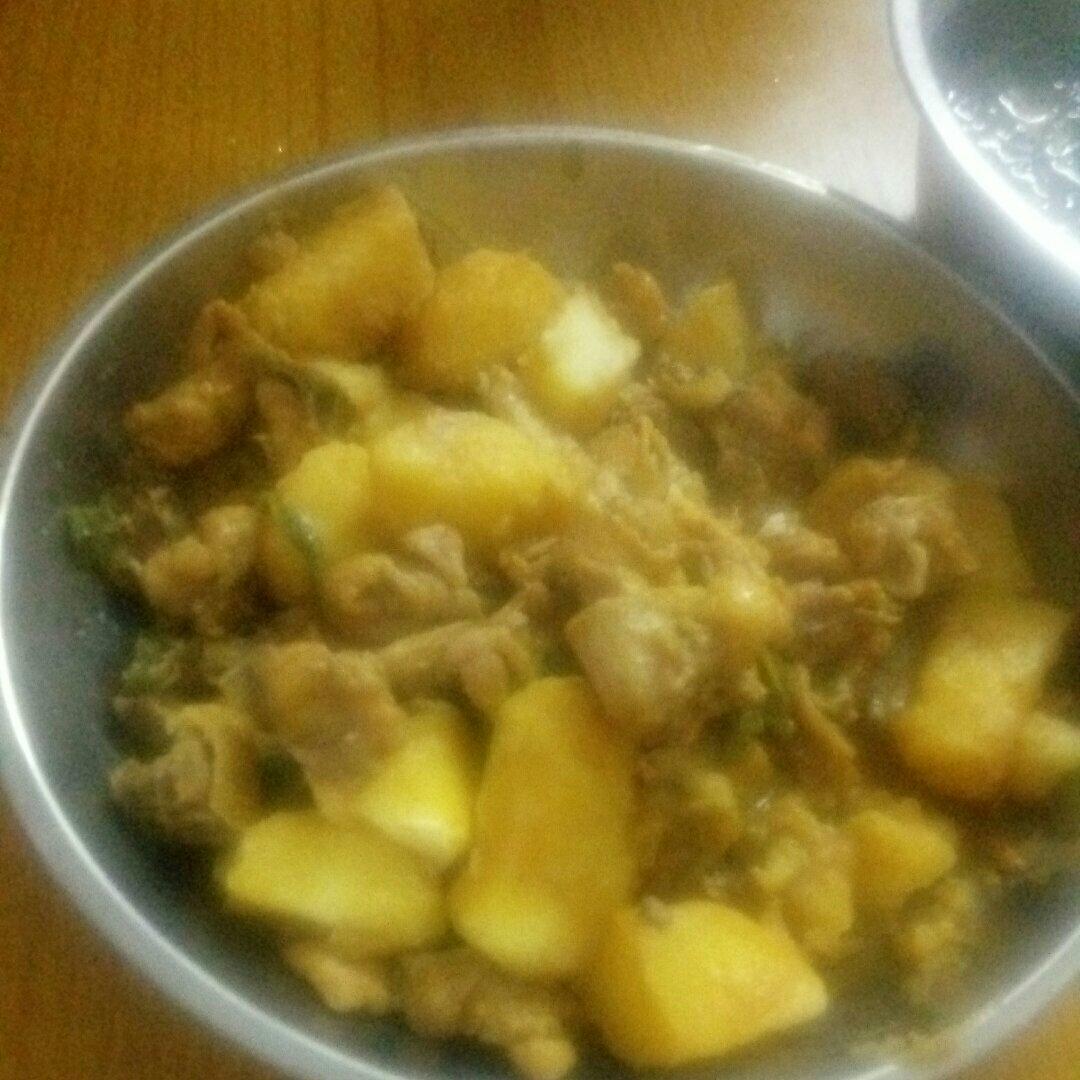 土豆焖鸡